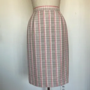 1980s tailored pencil skirt, plaid, fully lined, marked 8 but fits 2