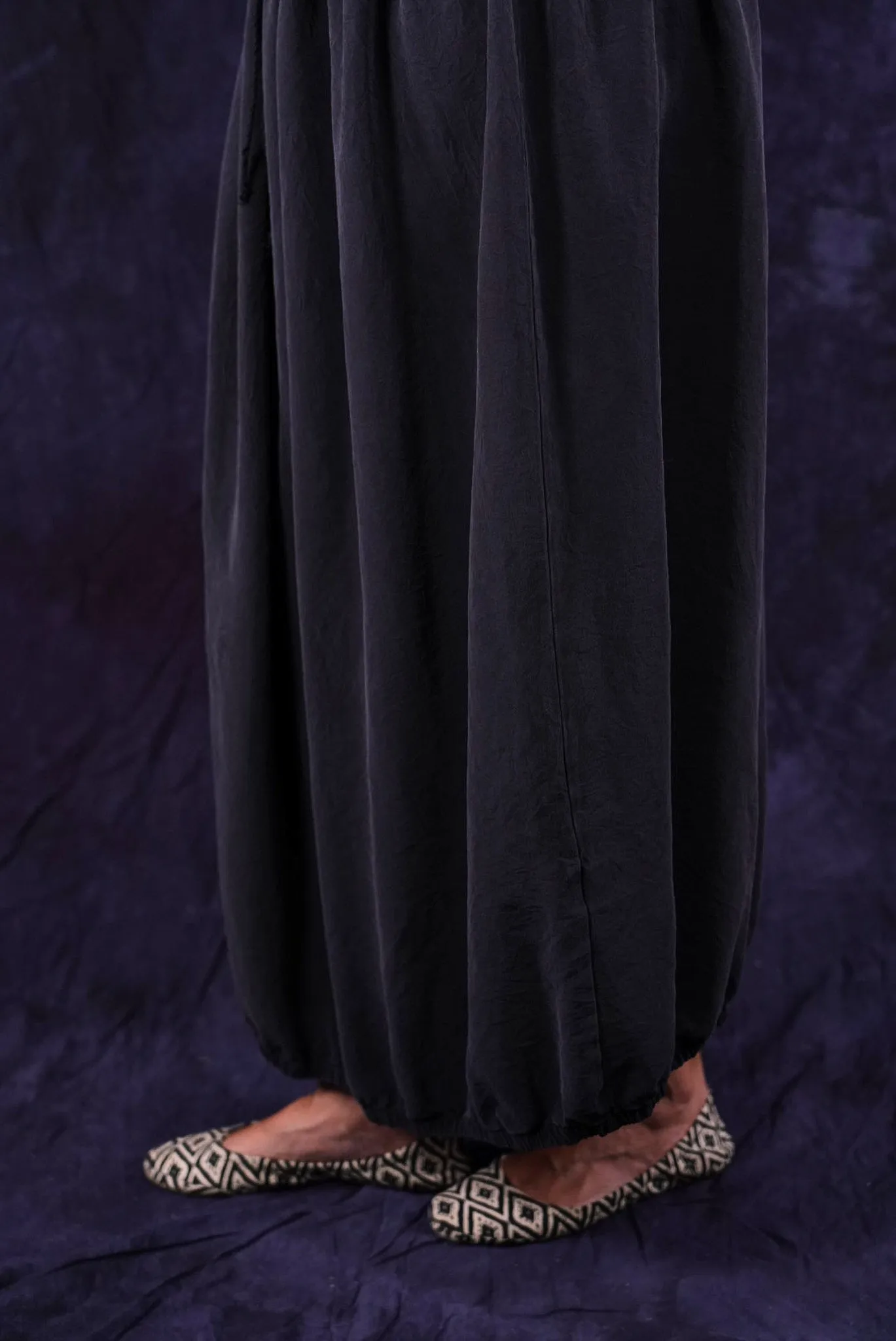 4182 Gathered Hem Silk Skirt Black