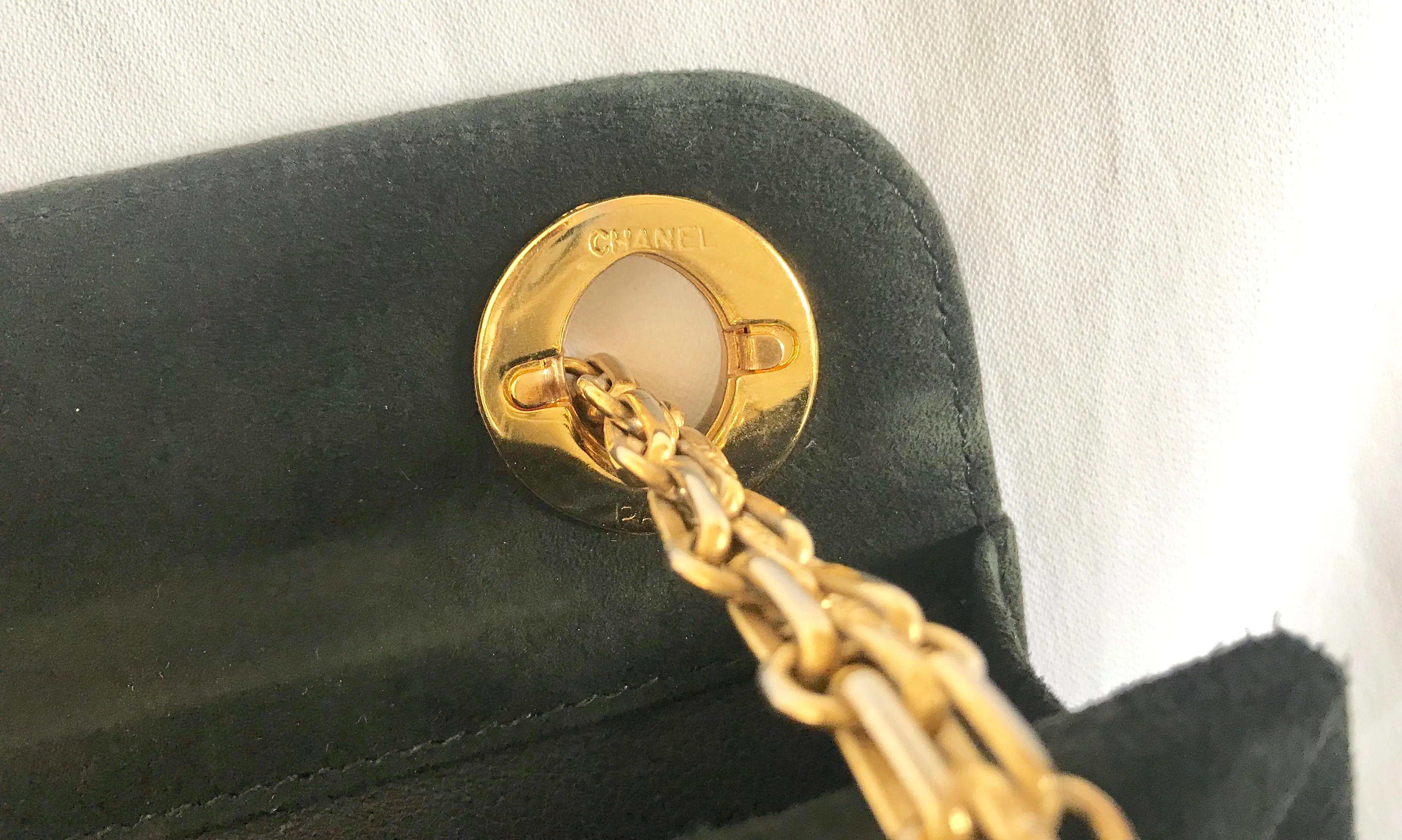70's, 80's Vintage CHANEL genuine black suede leather kiss lock closure shoulder bag with gold tone CC marks and skinny chains. Rare purse.