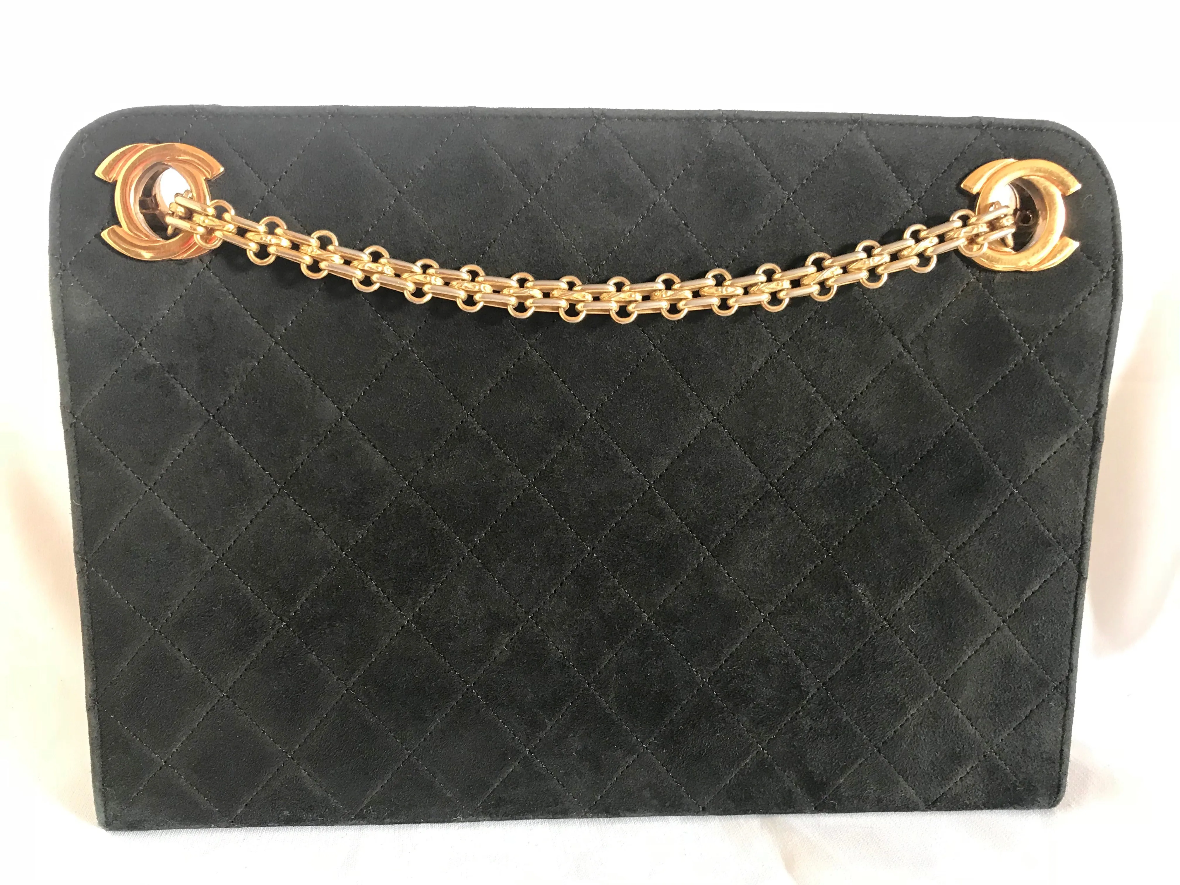 70's, 80's Vintage CHANEL genuine black suede leather kiss lock closure shoulder bag with gold tone CC marks and skinny chains. Rare purse.