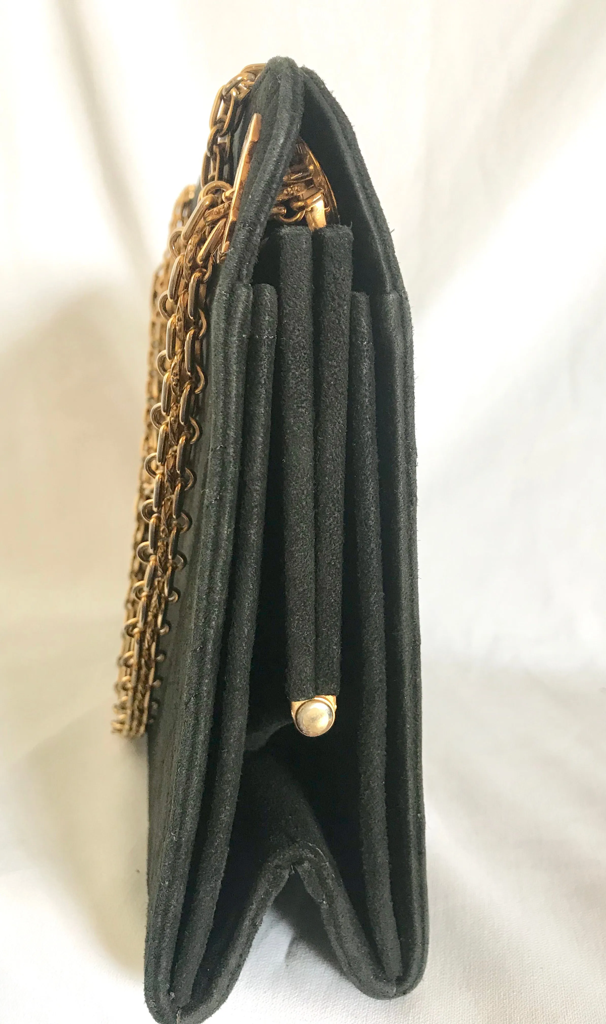 70's, 80's Vintage CHANEL genuine black suede leather kiss lock closure shoulder bag with gold tone CC marks and skinny chains. Rare purse.