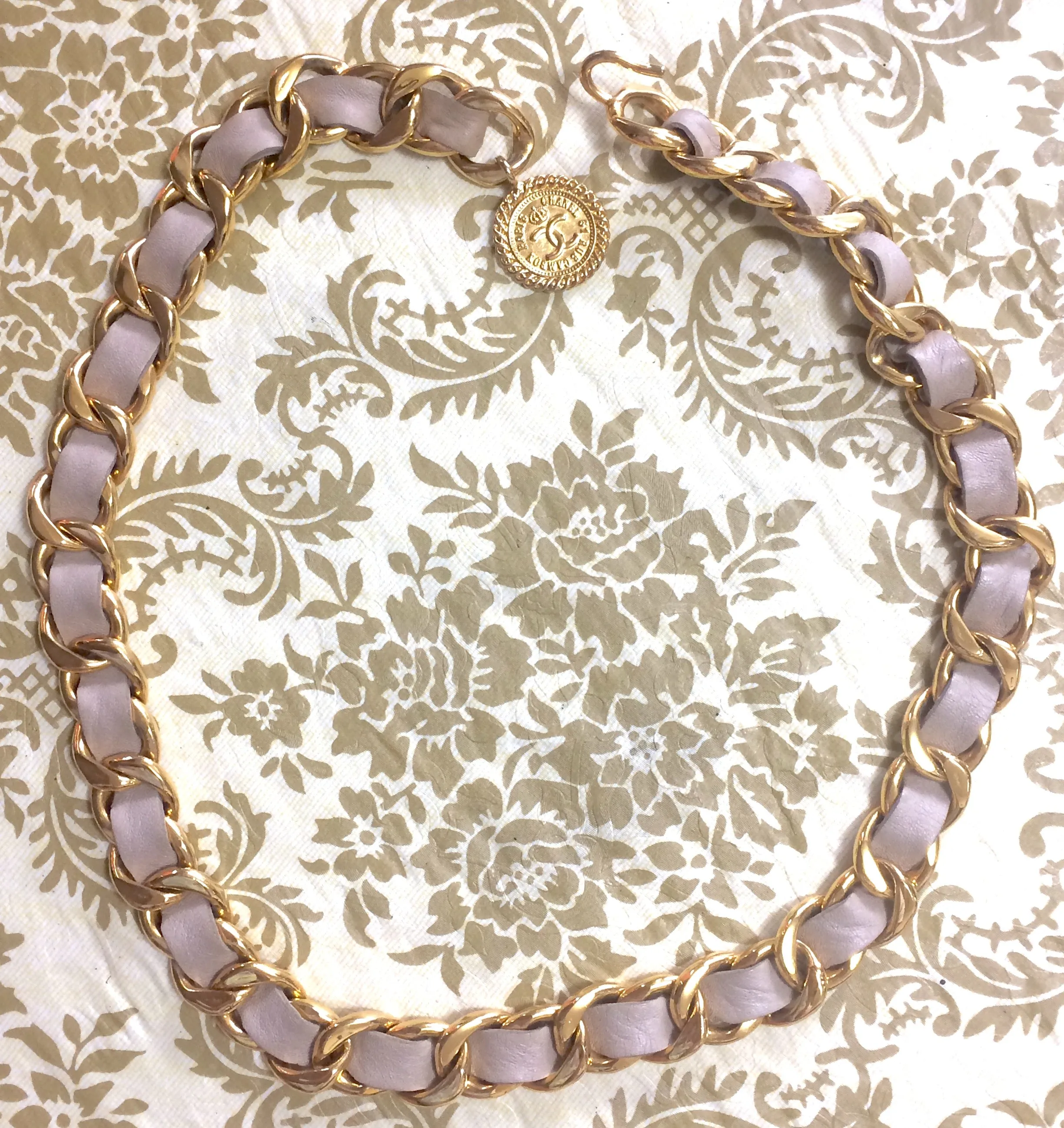 80's Vintage CHANEL beige leather thick chain belt with golden CC and mademoiselle charm. Nice and heavy single layer belt from CHANEL.