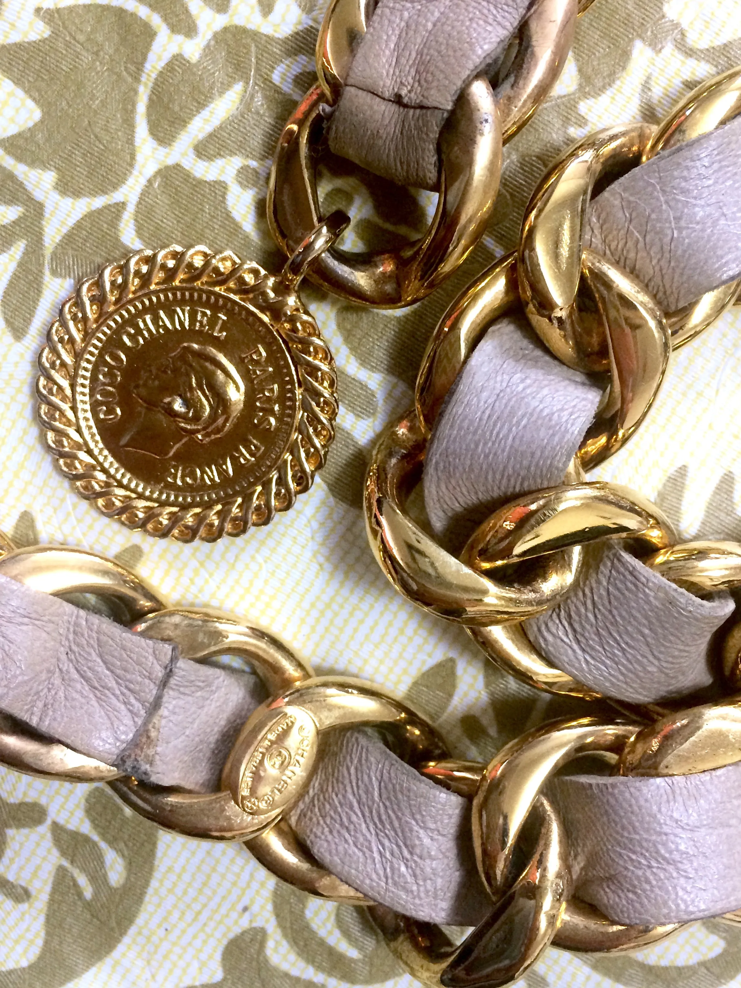 80's Vintage CHANEL beige leather thick chain belt with golden CC and mademoiselle charm. Nice and heavy single layer belt from CHANEL.