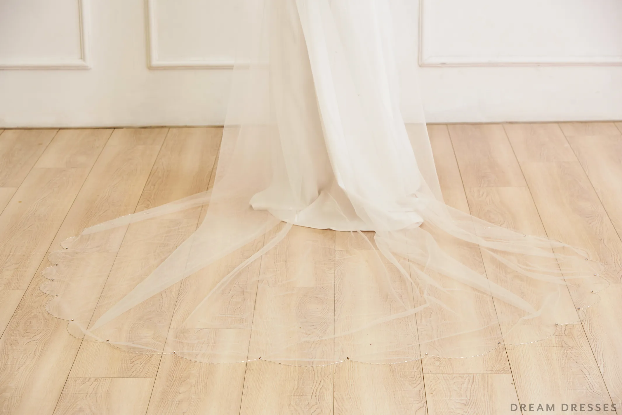 Beaded Scallop Veil with Crystals (#Emely)