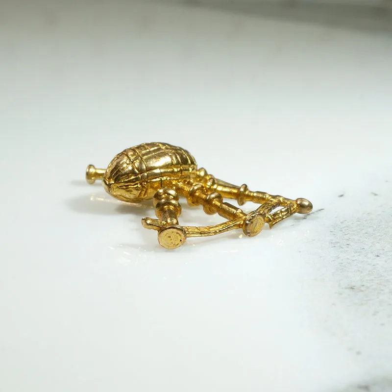 Cunning Wee Bagpipe Charm in 9k Gold