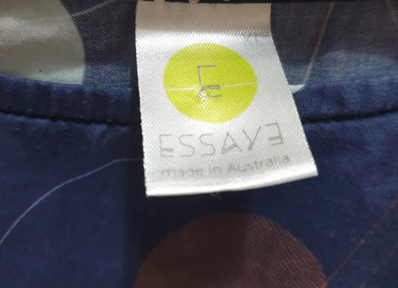 Essaye unique print top size XL