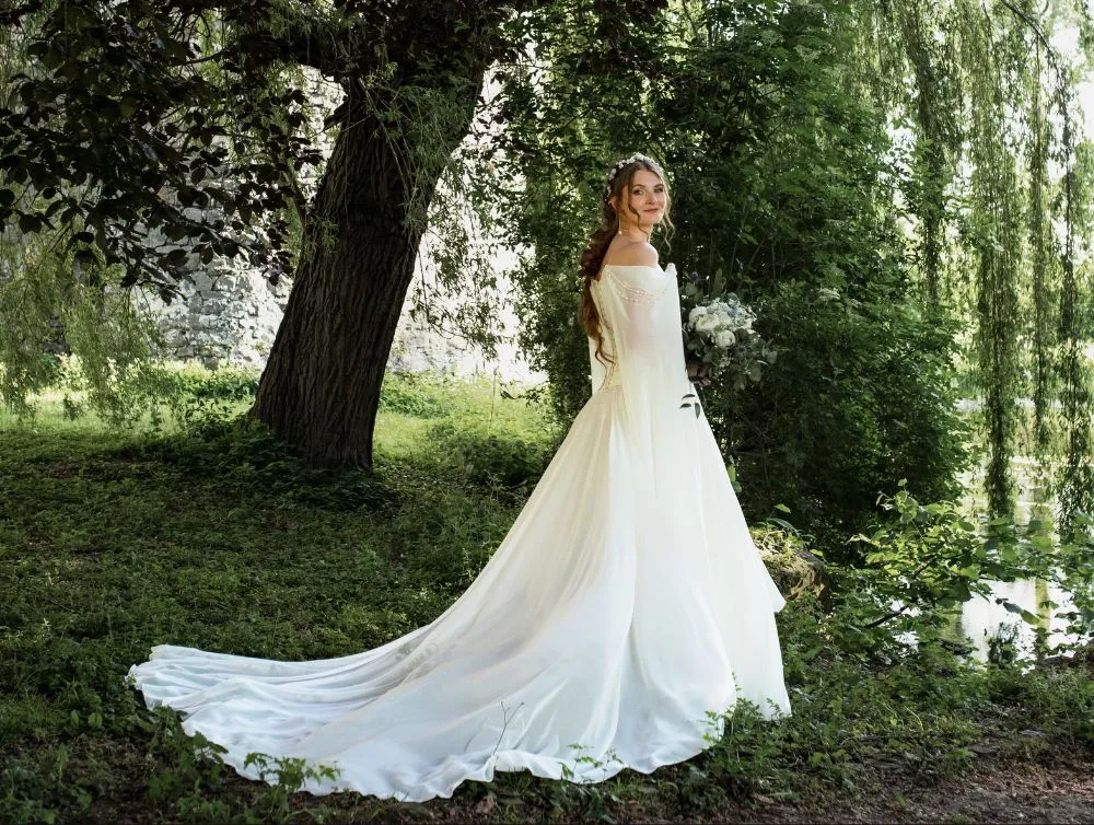 Fantasy silk wedding dress