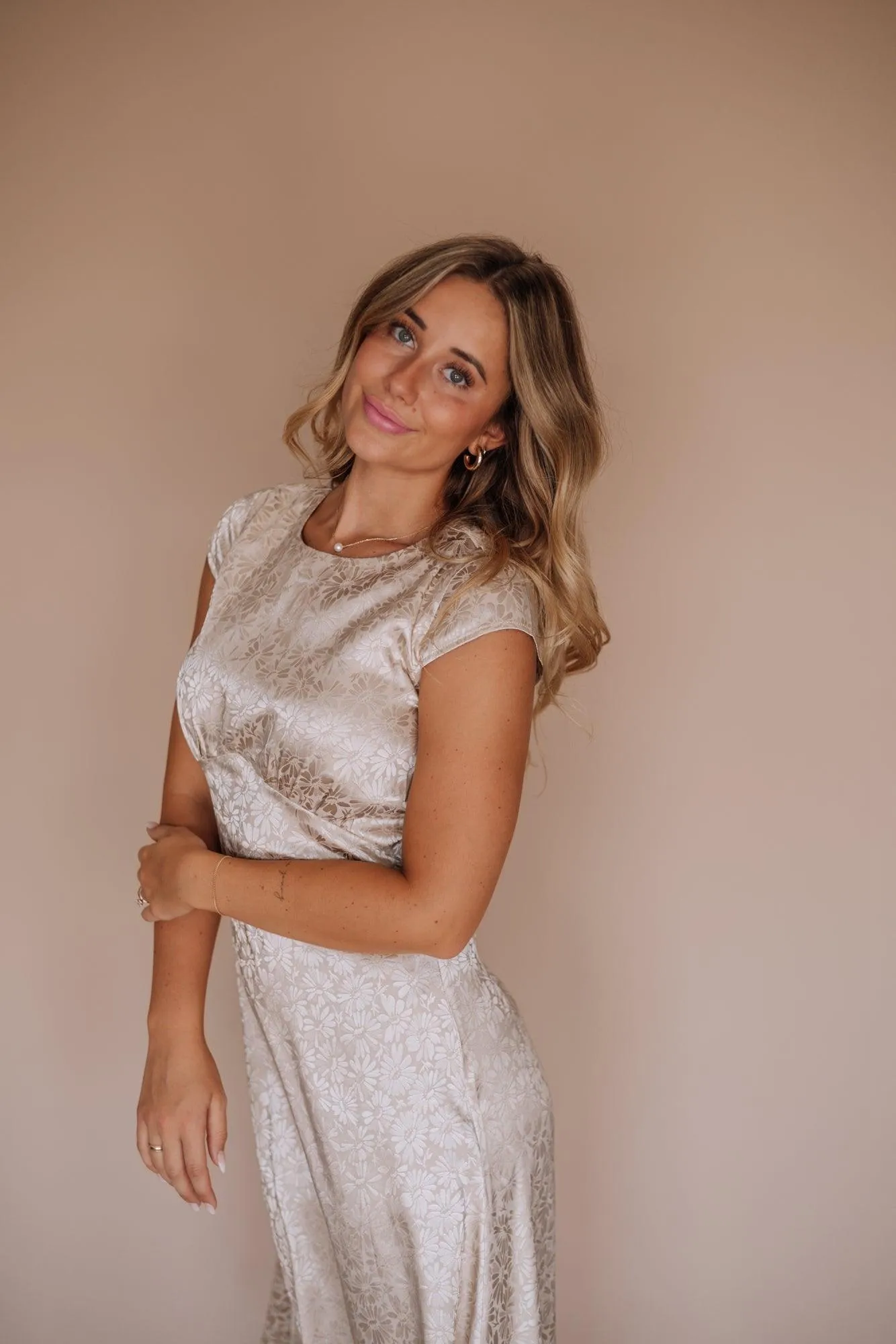 Indie Midi Dress in Gold
