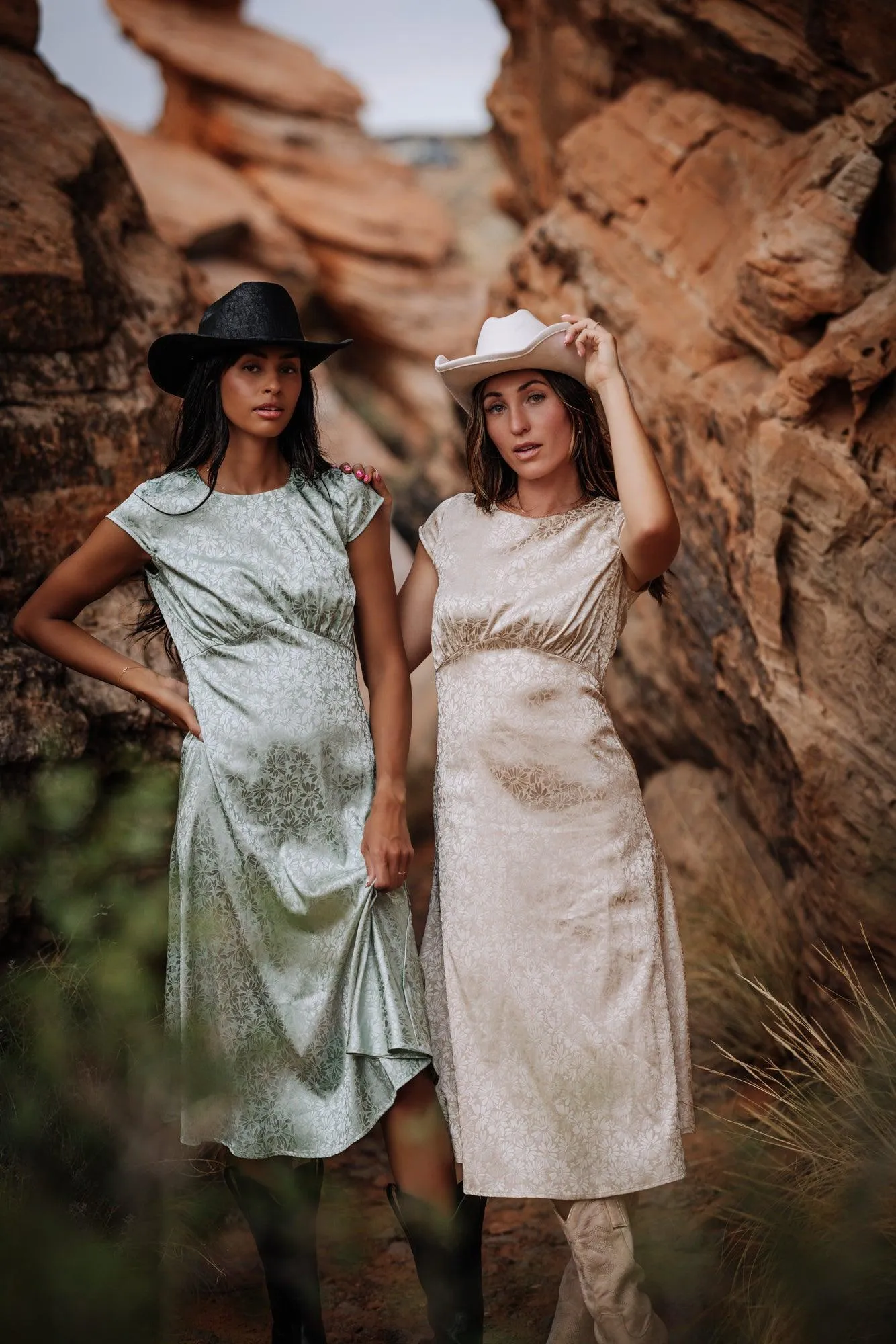 Indie Midi Dress in Gold