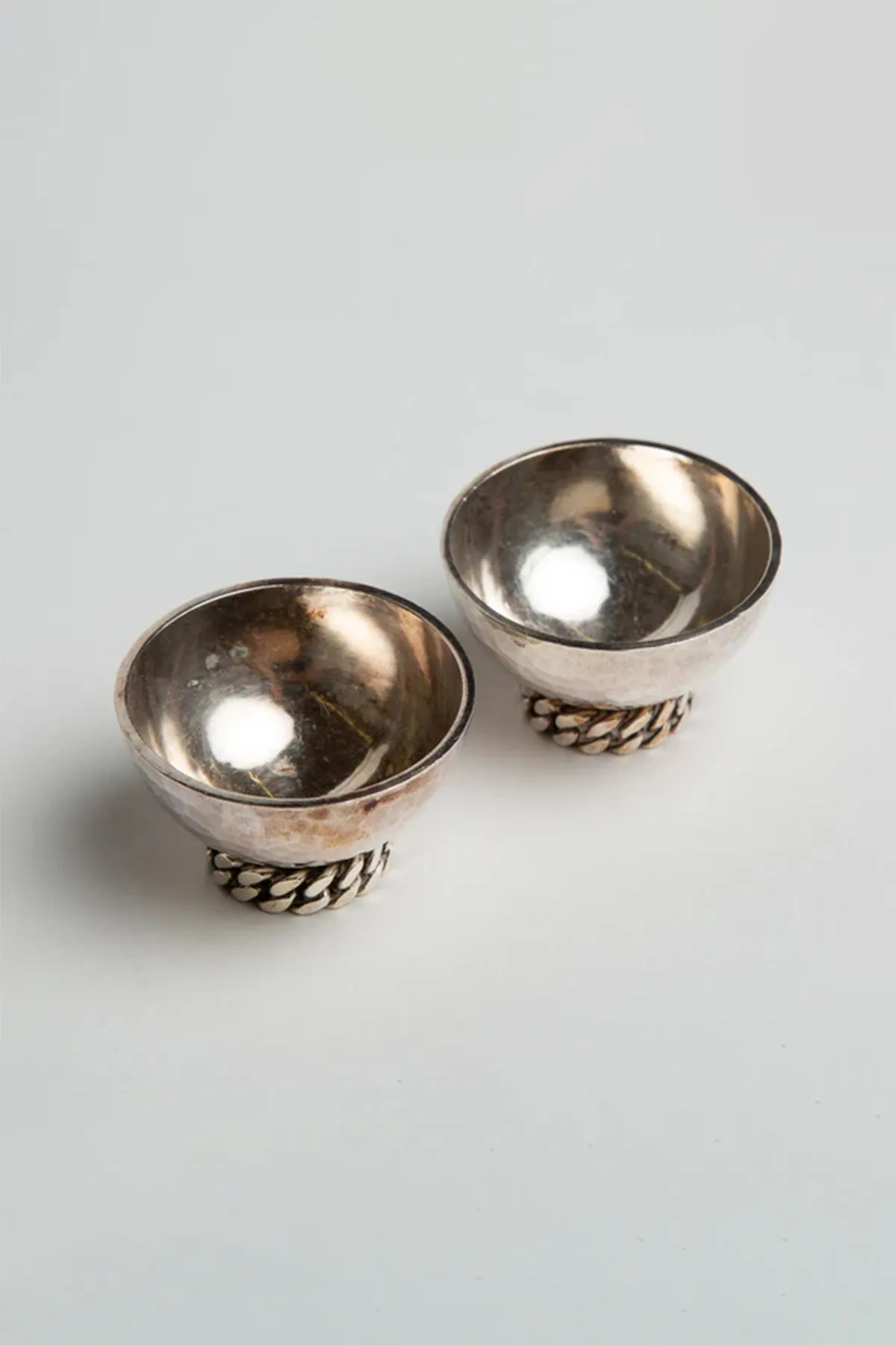 JEAN DESPRÉS | PAIR OF SILVER BOWLS WITH CHAINS