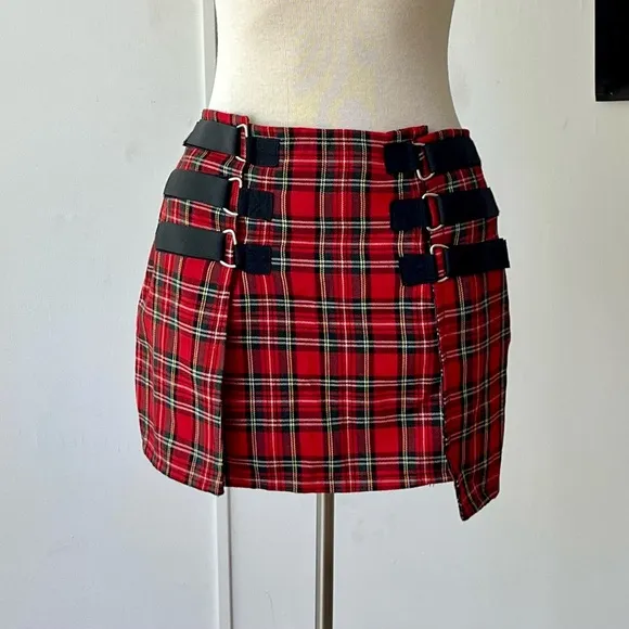 Red plaid ‘Virgo’ skirt with buckle detail