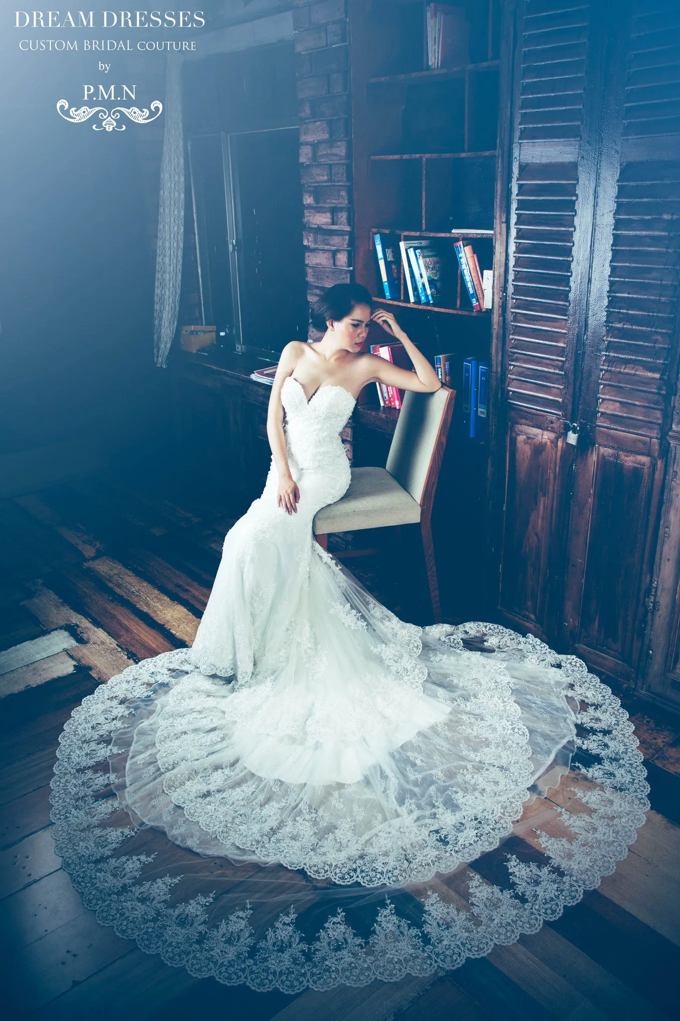 SAMPLE SALE/ Sweetheart Strapless Wedding Dress with Three Layer Long Train (# PB094)