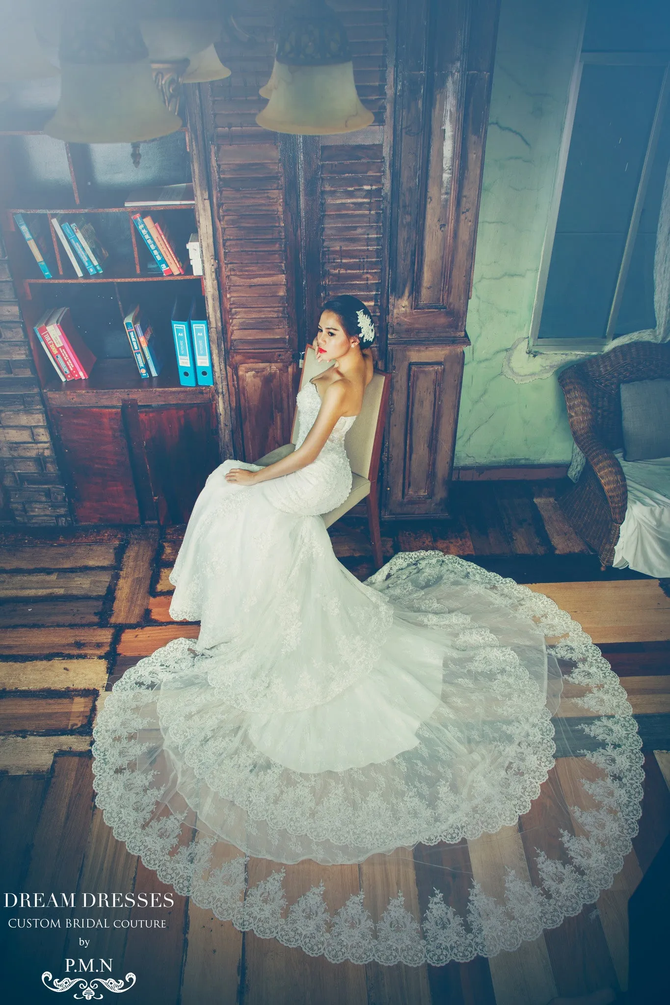 SAMPLE SALE/ Sweetheart Strapless Wedding Dress with Three Layer Long Train (# PB094)