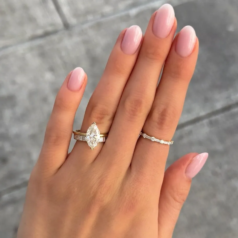 Straight Edge Baguette Diamond Wedding Band