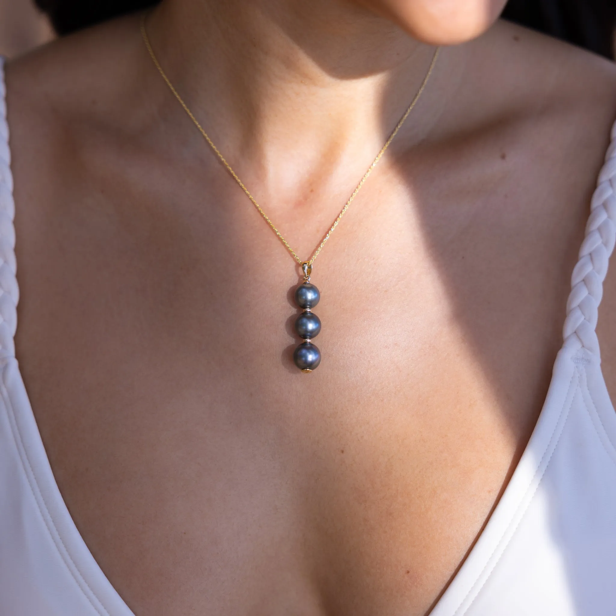 Tahitian Black Pearl Pendant in Gold - 10-11mm