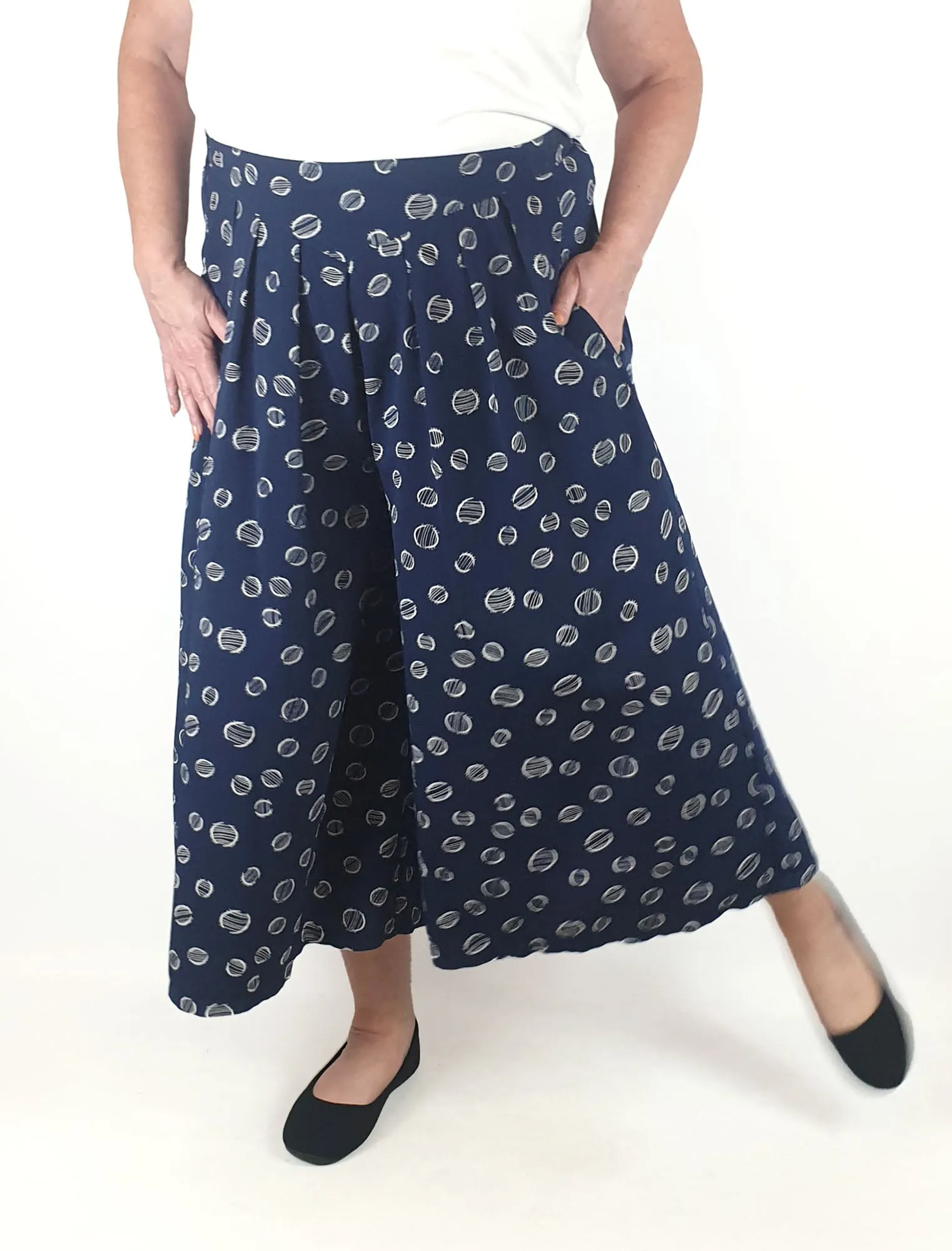 The Exceptional Clothing Company vintage navy culottes size 16