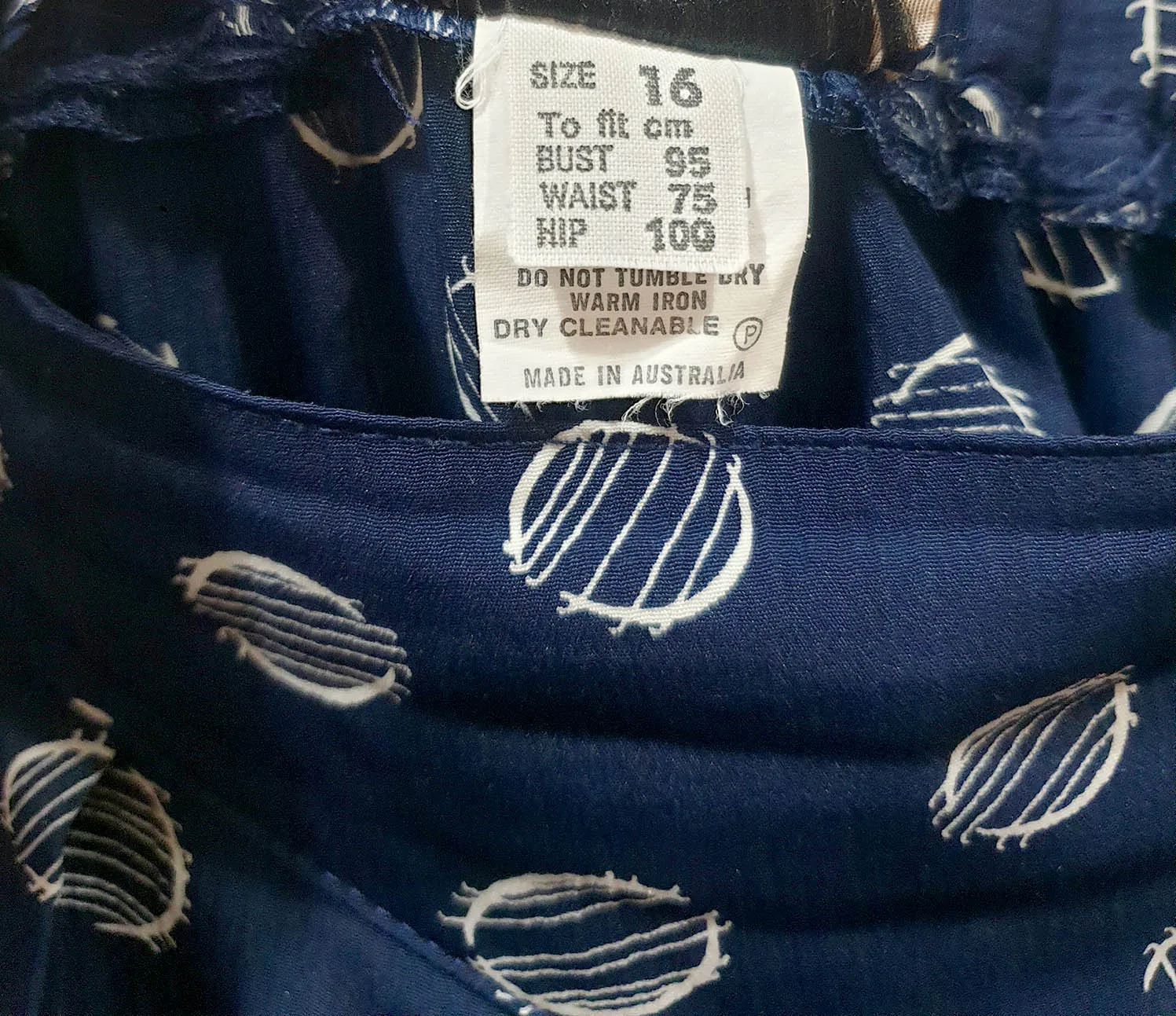 The Exceptional Clothing Company vintage navy culottes size 16