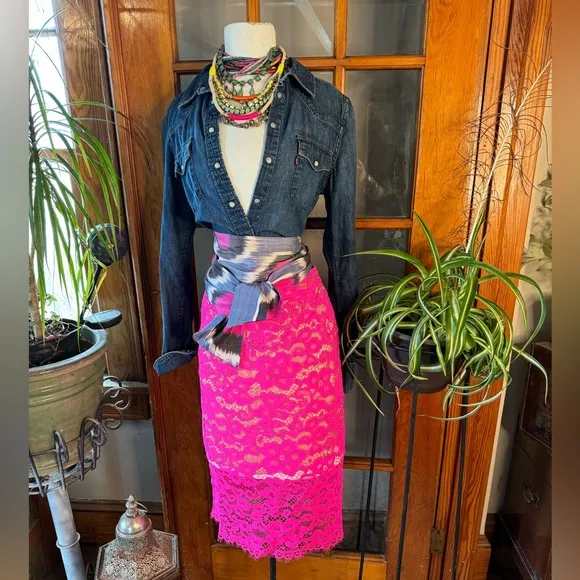 Trina Turk Bretta Pink‎ Lace Skirt Sz 6