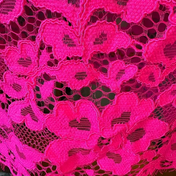 Trina Turk Bretta Pink‎ Lace Skirt Sz 6