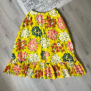 Vintage 60s 70s Yellow Floral Midi Skirt Medium Large Stretchy Waist Groovy Boho