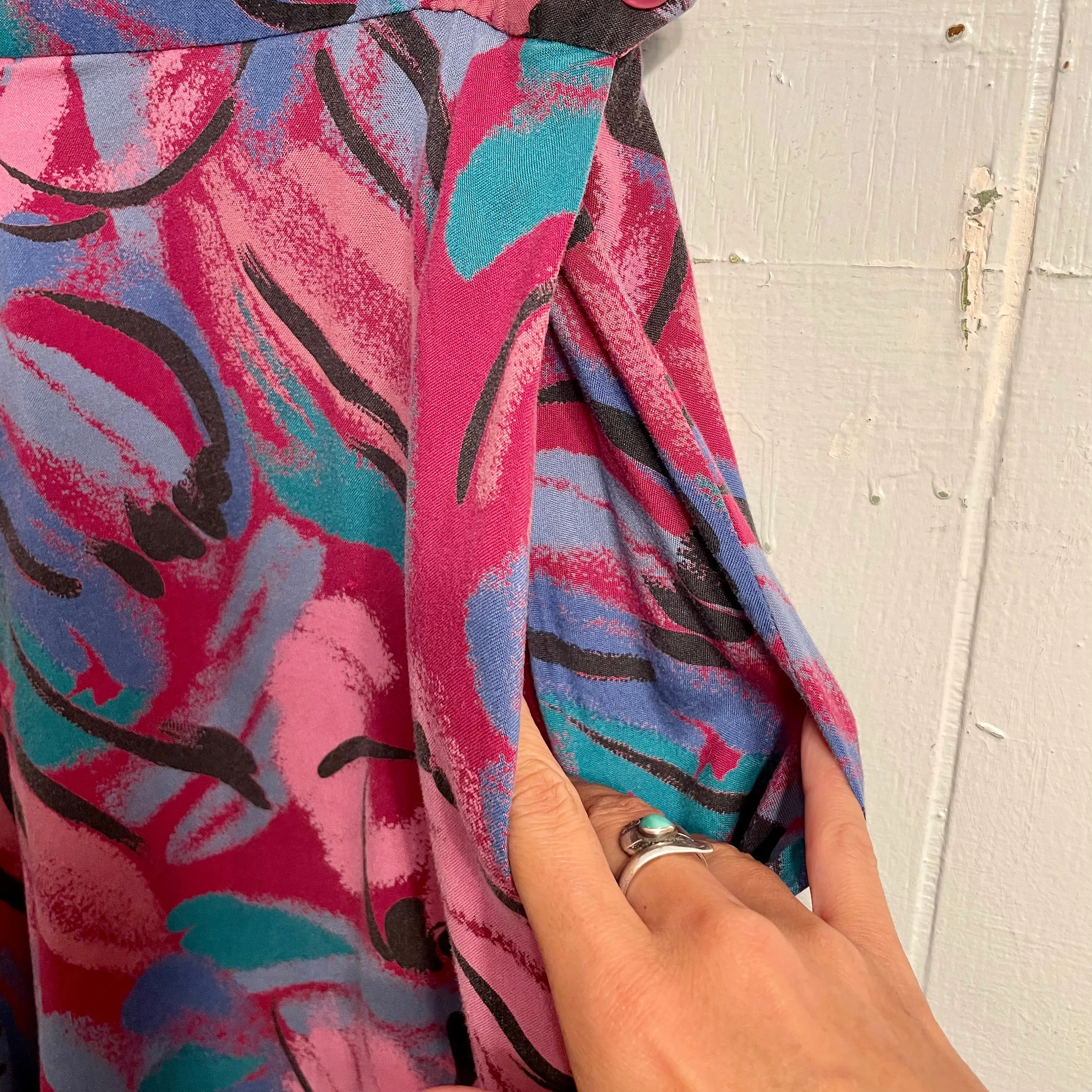 Vintage 70s 80s Abstract Floral Print high waist midi skirt // 28" waist. (HT2392)