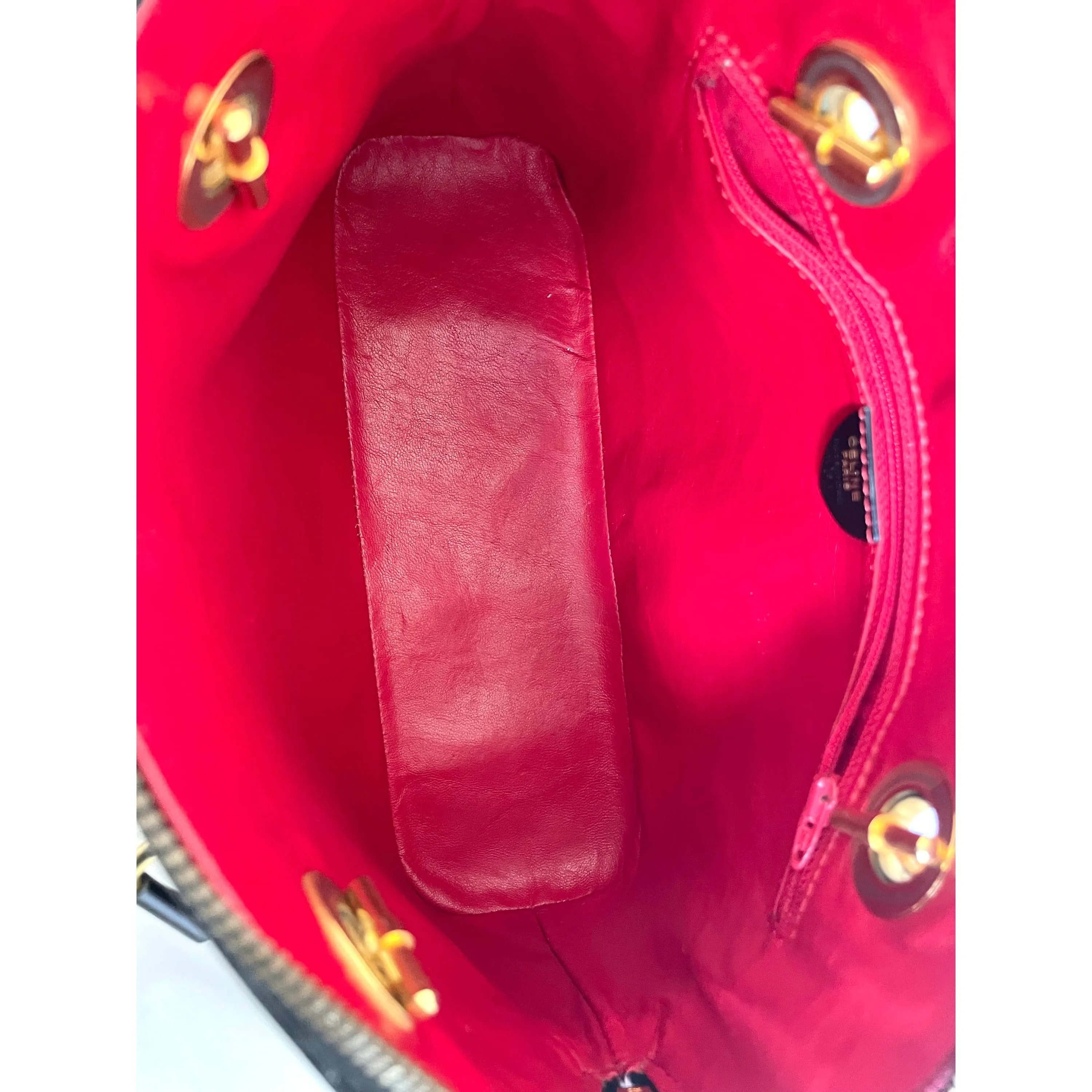 Vintage Celine classic bolide design shoulder bag in black leather with golden chains and red compartment. riri zipper. 060123ac3