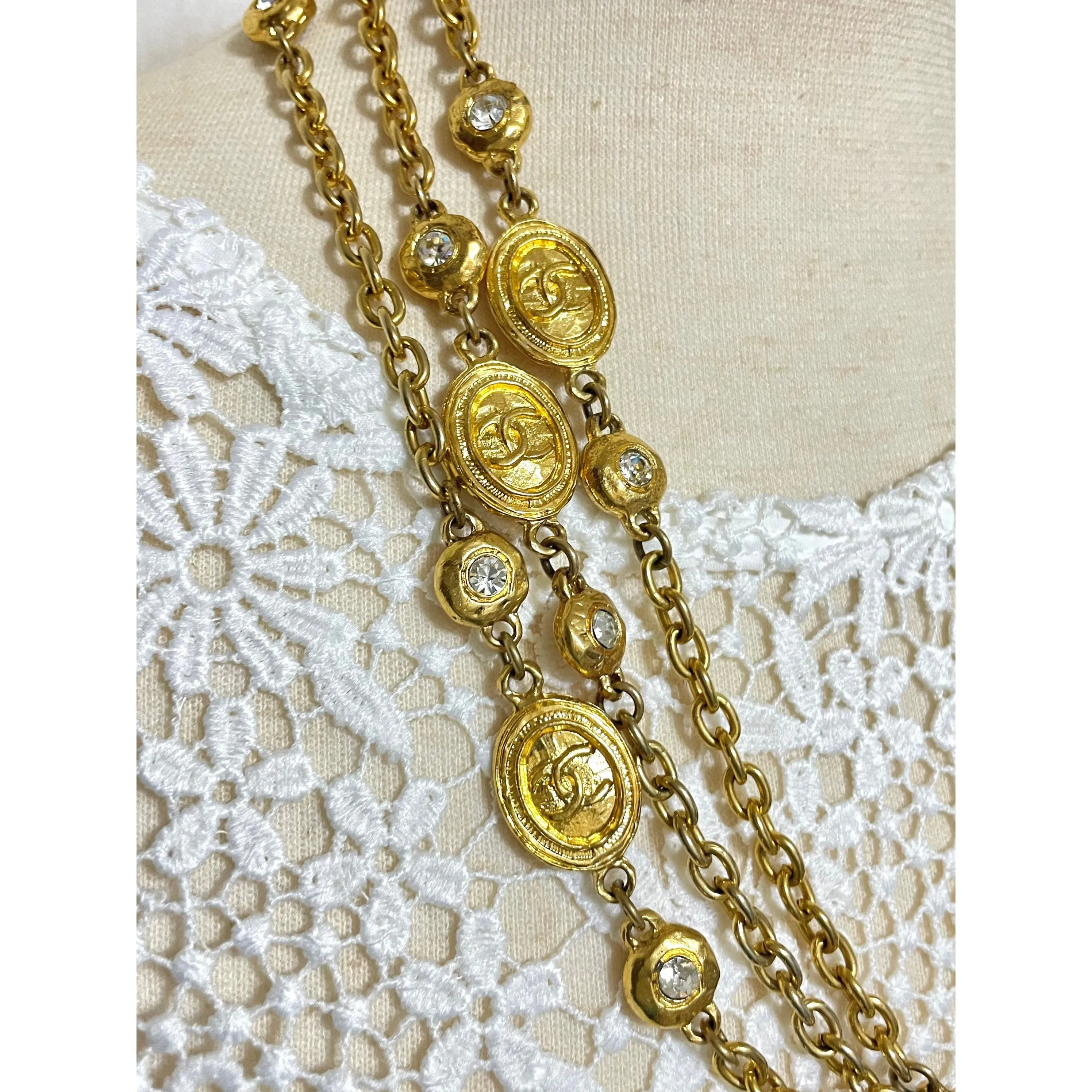 Vintage CHANEL chain and crystal glass necklace with medal CC mark charms. Can wear in double and triple. 0411211
