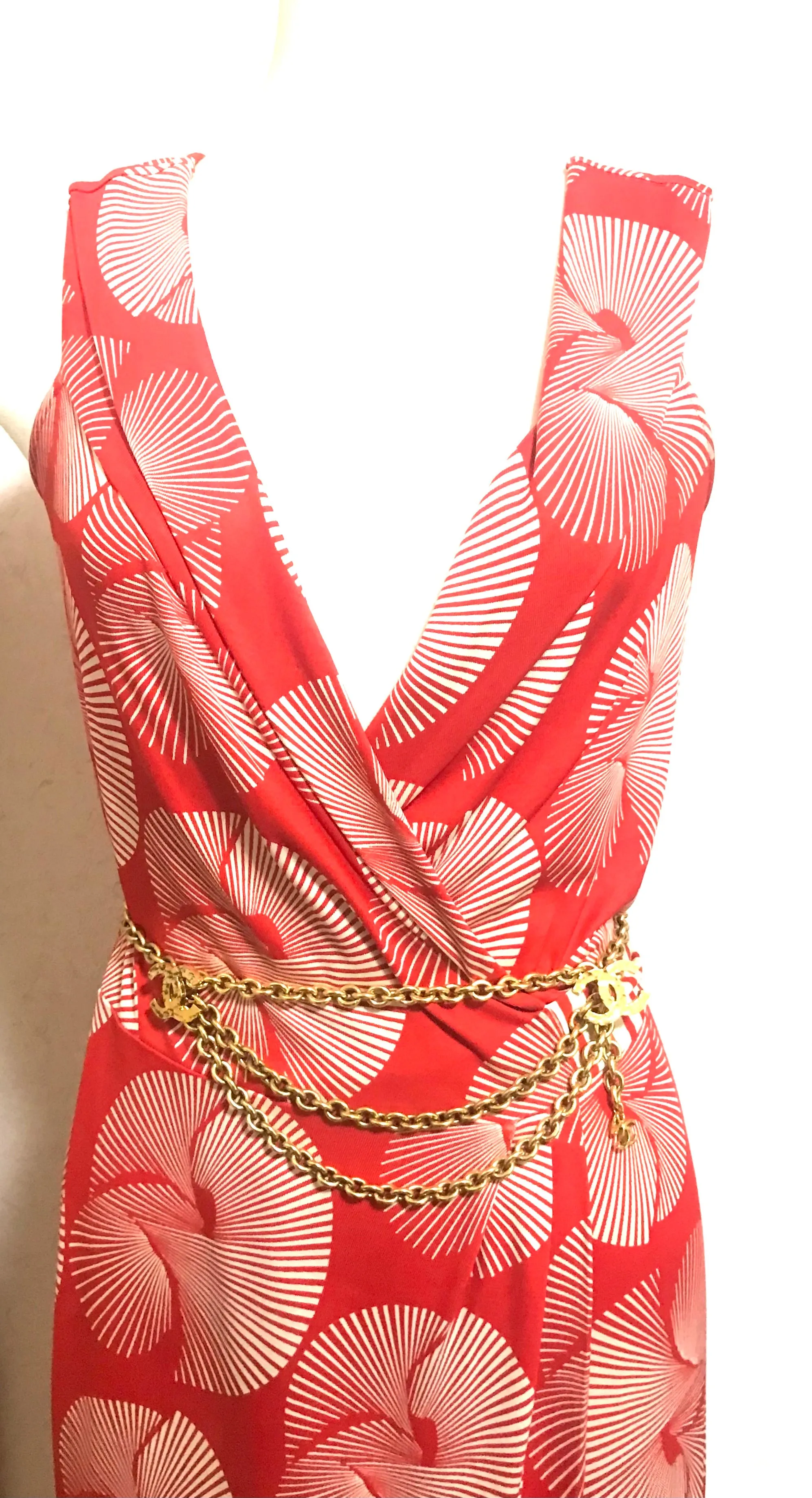 Vintage CHANEL gold chain belt with triple layer chains and two large CC mark charms at sides. Gorgeous belt. 72cm. R04101111る