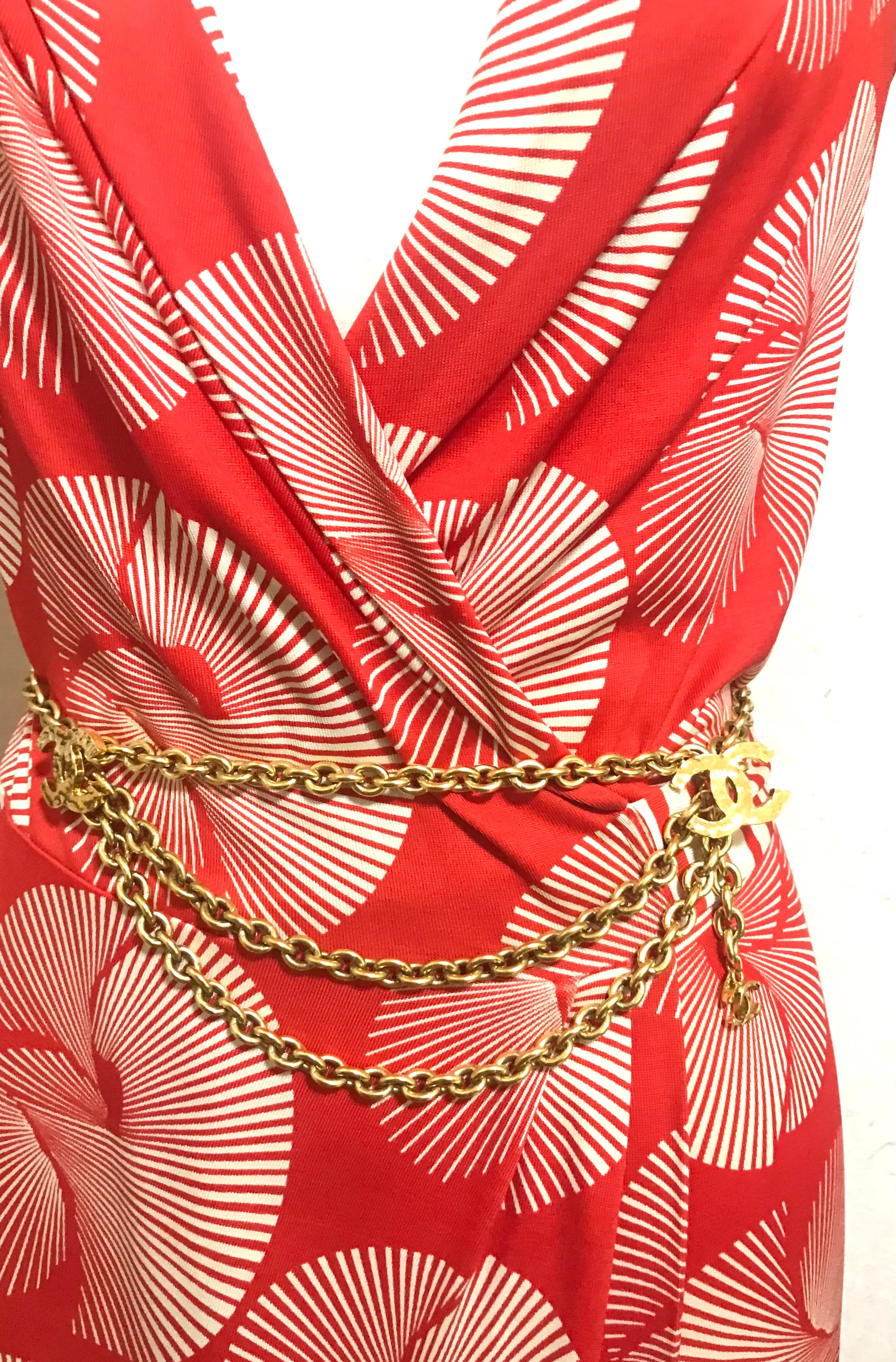 Vintage CHANEL gold chain belt with triple layer chains and two large CC mark charms at sides. Gorgeous belt. 72cm. R04101111る
