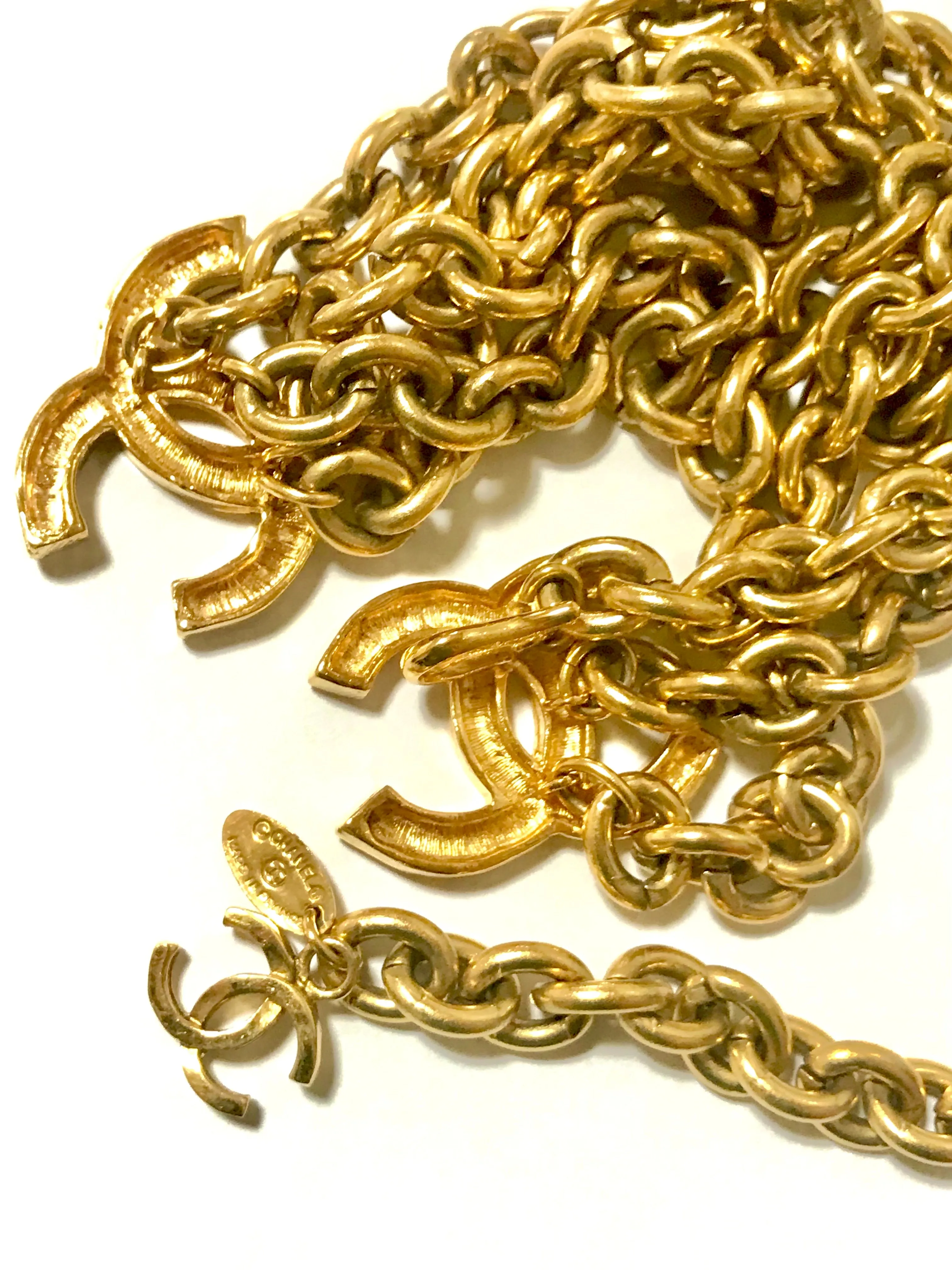 Vintage CHANEL gold chain belt with triple layer chains and two large CC mark charms at sides. Gorgeous belt. 72cm. R04101111る