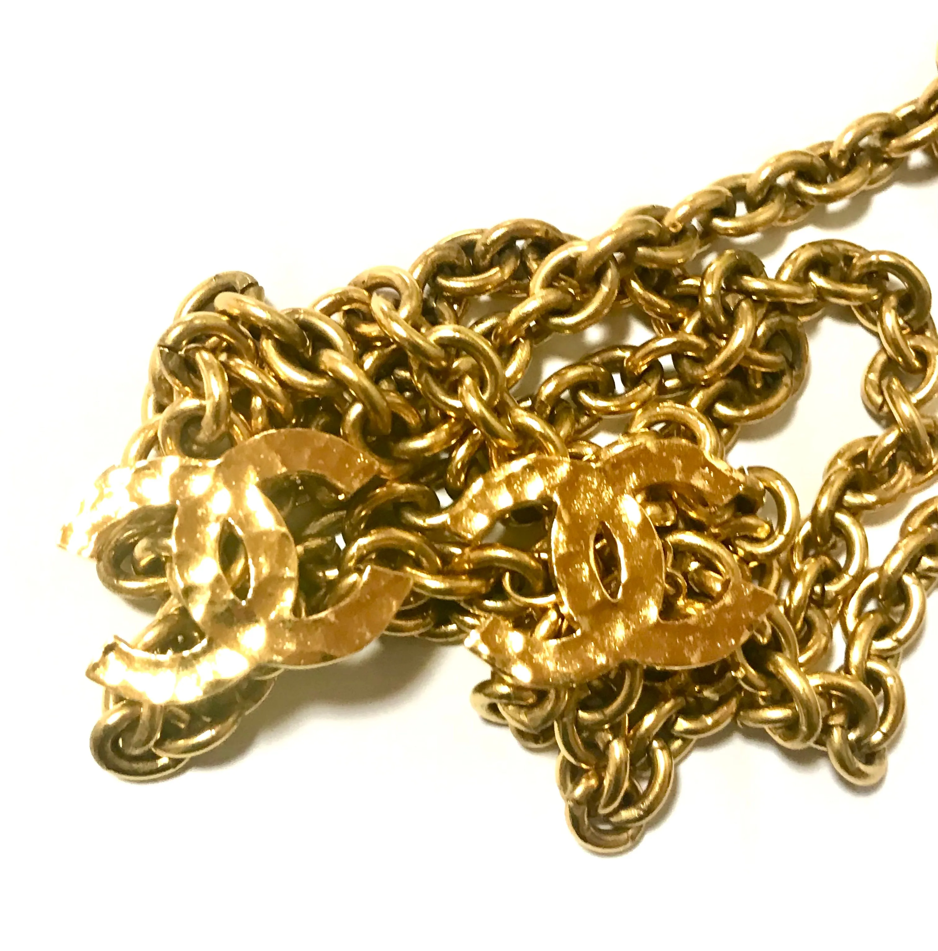 Vintage CHANEL gold chain belt with triple layer chains and two large CC mark charms at sides. Gorgeous belt. 72cm. R04101111る