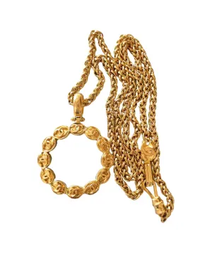 Vintage CHANEL long chain necklace with round glass loupe pendant top and CC motifs. Can be worn in double. Gorgeous masterpiece.0411111