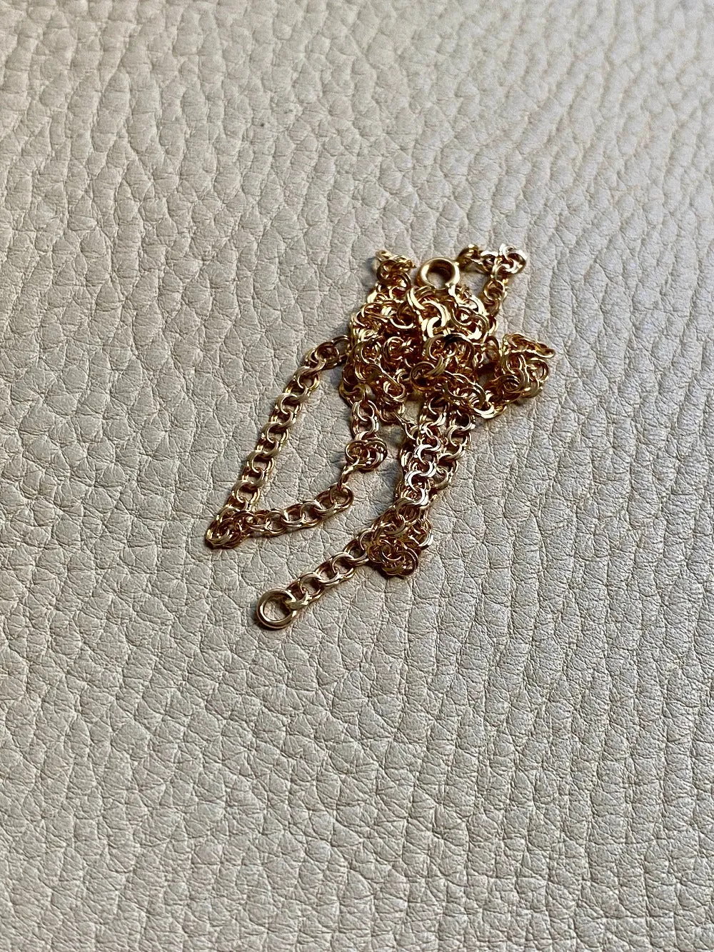Vintage Graduated double link chain necklace in solid 18k Gold! 16.5 inch length