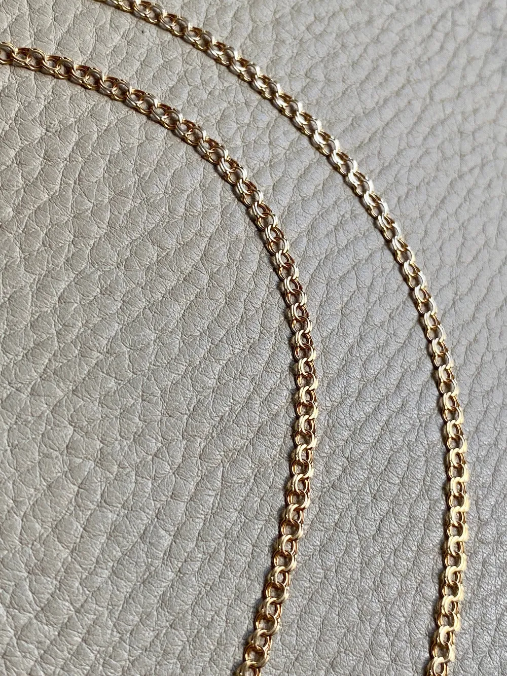 Vintage Graduated double link chain necklace in solid 18k Gold! 16.5 inch length