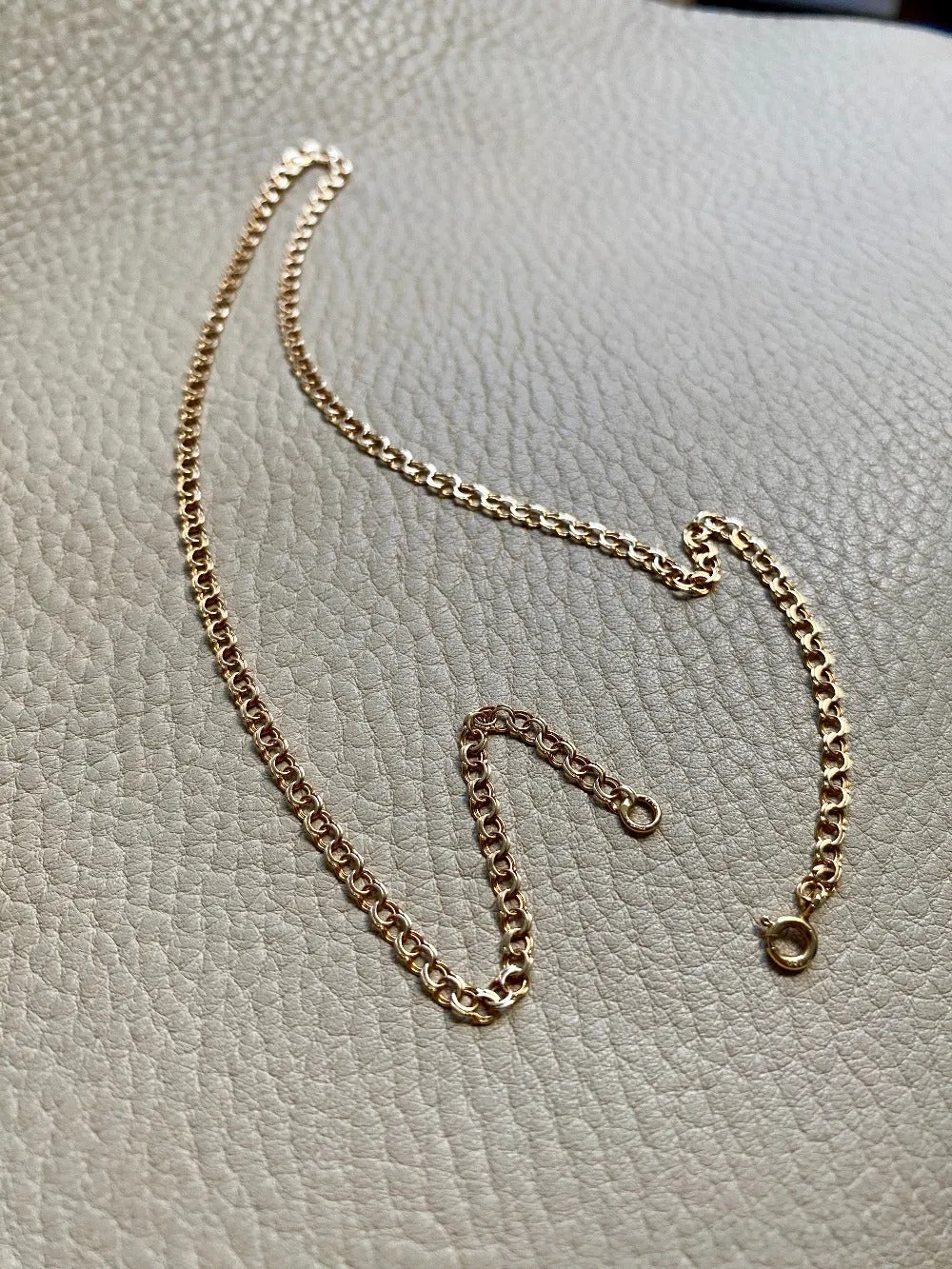 Vintage Graduated double link chain necklace in solid 18k Gold! 16.5 inch length