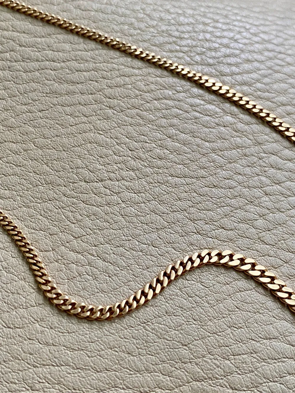 Vintage Swedish 18k gold graduated curb link necklace - 17.25 inch length